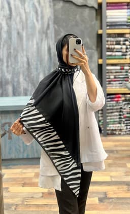 روسری مشکی طرح زبرا